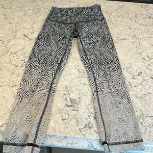 Lululemon winder Under crop Nulux Dazzle Alpine white/black/green